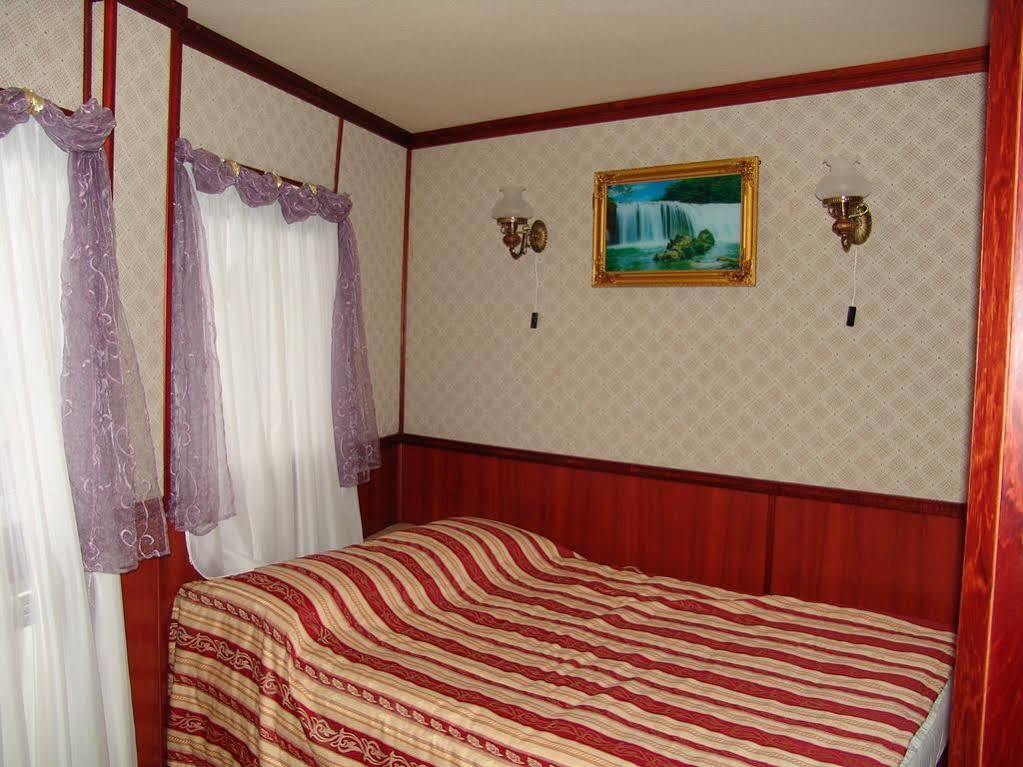 Bogdan Khmelnytskyi Hotell Kiev Eksteriør bilde