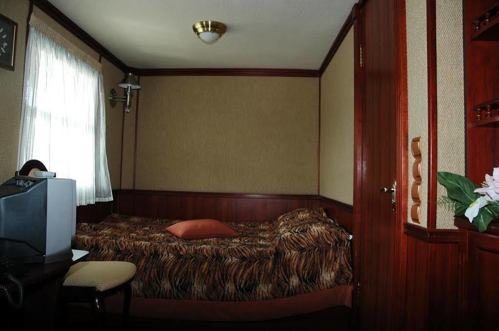 Bogdan Khmelnytskyi Hotell Kiev Eksteriør bilde